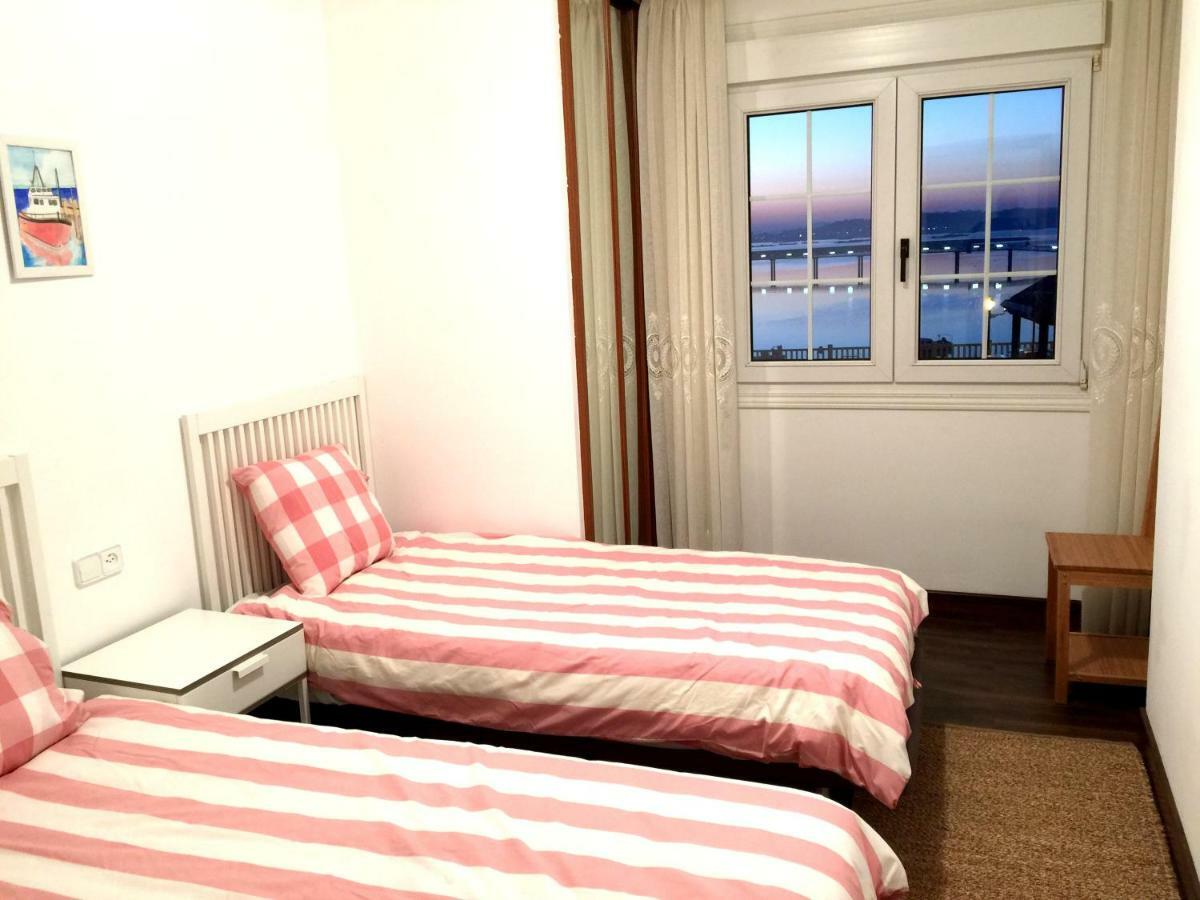Apartamento Vilanova Apartment Villanueva De Arosa Bagian luar foto